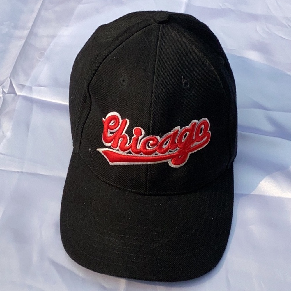 CHICAGO Sports Hat.by CITY HUNTER. EXCELLENT used cond . Black with red letters